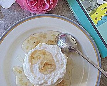 Panna Cotta mit Rosenmarmelade