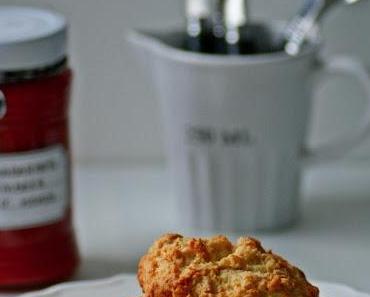 Classic Cream Scones mit Mandeln und das nächste Frühstück kann kommen