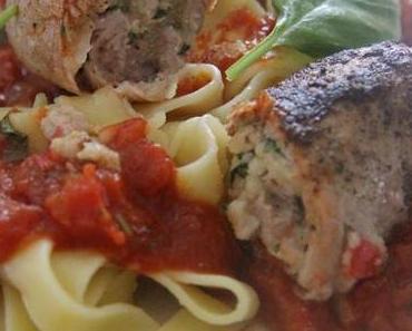 Heute im Topf und auf dem Herd- Tagliatelle mit Kalbsröllchen und Tomatensugo