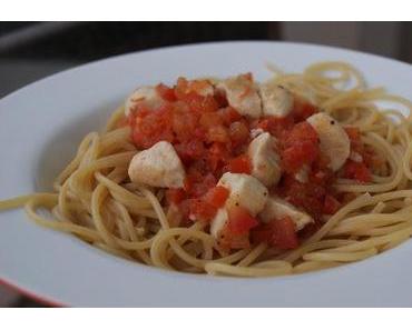 Vollkornnudeln mit Bruschettasoße und Hühnchen - mein liebstes Sommeressen
