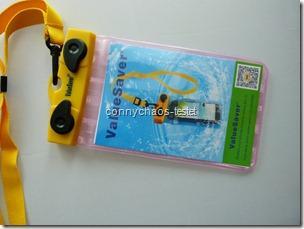 Mit dem Smartphone am Pool oder Strand mit dem ValueSaver