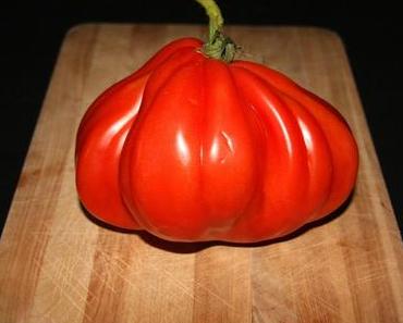Leichte (vegane) Tomatencremesuppe aus dem Mixer – Kulinarisches Notprogramm für eine Ochsenherztomate