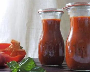 Paprika-Ketchup und Zucchini machen Nudeln mit Ketchup salonfähig