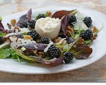 Sonntagssalat mit Burrata und Brombeeren