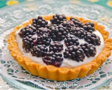 Schnelle Tarteletts mit wilden Brombeeren und Ricotta