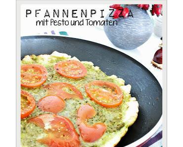 Pfannenpizza mit Pesto und Tomaten