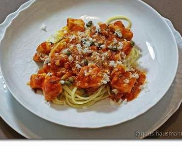 einfach und schnell, kurz geschmorte Hähnchenbrust in Tomatensauce