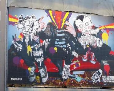 Fett: #Converse Wear Sneakers Citylights Kampagne Berlin Friedrichstrasse #getloud