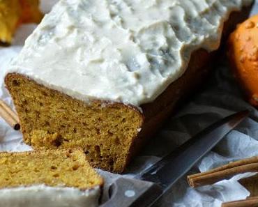 Noch schnell eine Idee für Euer Halloweenbuffet: Pumpkin-Pound-Cake oder auch Kürbis-Gewürzkuchen