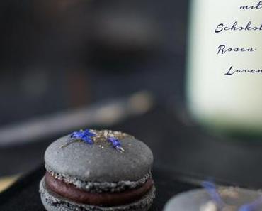 { Macarons } mit Schokolade, Rosen und Lavendel