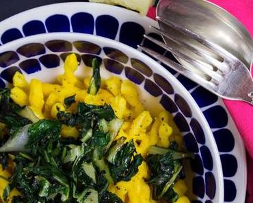 Meatless Mondays: Cremige Kürbis-Käse-Nudeln mit gebratenem Mangold