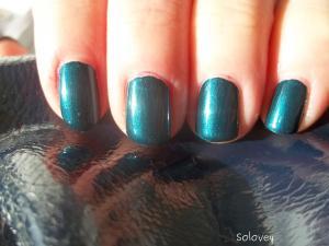 Lackschätzchen: “Tongue&amp;Chic” von China Glaze