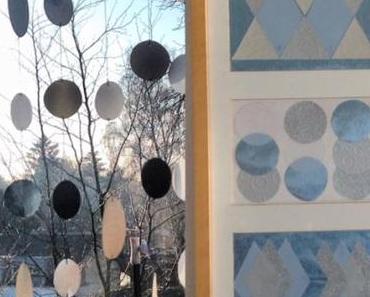 Geometrie in Eisfarben – oder – Musterhaft gerahmt: Glittering paper