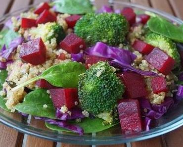 Ein Quinoa-Salat mit einem langen Namen