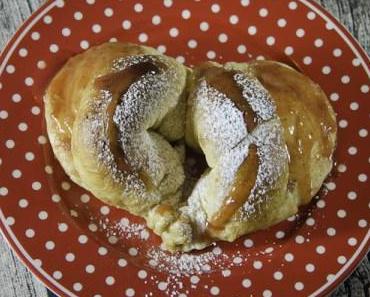Valentinstags-Frühstück mit Erdbeer-Brioche-Herzen
