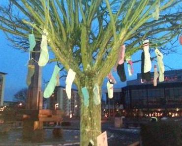 38 müffelnde Wahrzeichen des Protests – Sockenbäume!