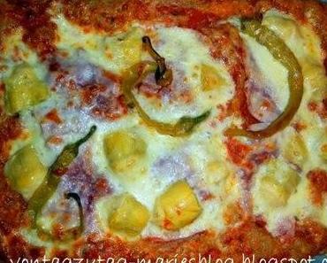 Vollkornpizza mit Artischocken und Mozzarella