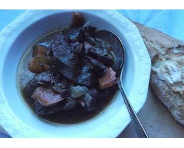 Französischer Abend oder Bœuf Bourgignon, der Rindfleicheintopf aus dem Burgund