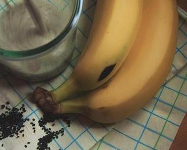 Matcha Banana Smoothie mit Basilikumsamen