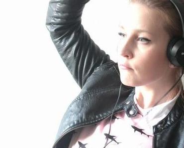 [228]  Outfit: Sharky Pink