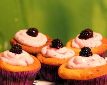 Geschichtete Brombeer Cupcakes *