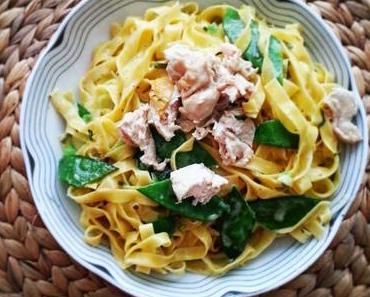 Hähnchenbrust auf Bandnudeln in Estragonsauce