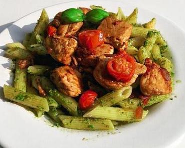 Pasta mit Tomaten-Pute und Pesto