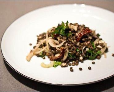 Lauwarmer Linsensalat mit getrockneten Tomaten und Feta