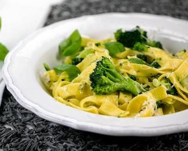 Jamie Olivers Tagliatelle mit Brokkoli und Pesto