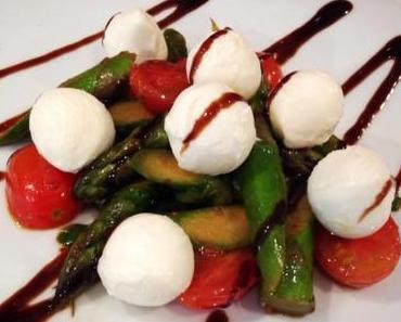 Lauwarme Spargel-Caprese