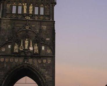Wie man die Karlsbrücke in Prag für sich alleine hat
