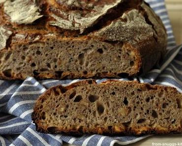 Walnussbrot mit Apfelsaft