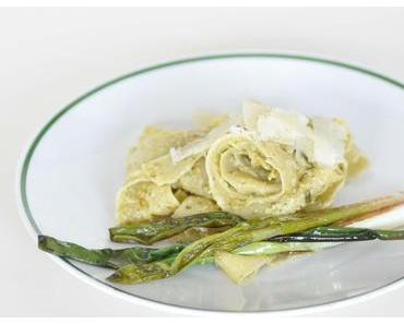 pasta with spring onion pesto // pasta mit frühlingszwiebelpesto