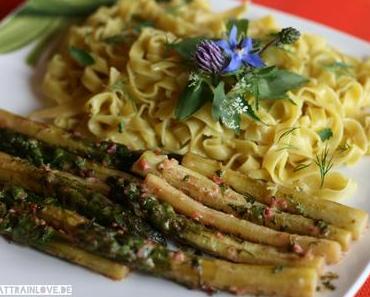 Gegrillter Spargel mit Wildkräuter-Marinade