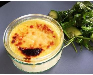 Parmesan Creme Brulee mit Gurken-Rucolasalat