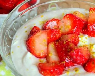 Holunderquarkcreme mit Erdbeeren