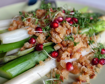 SPARGEL MIT BRÖSEL UND GRANATAPFEL