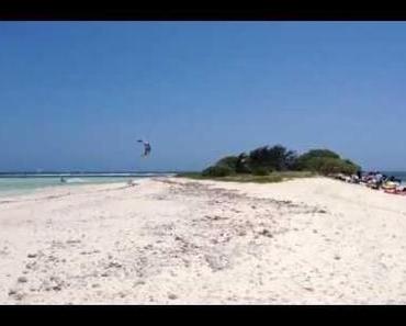 Der Kitesurfer der über die Insel springt