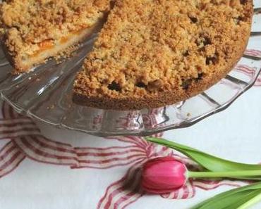 Rhabarber-Aprikosen-Streuselkuchen