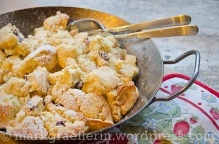 Holunderblüten-Kaiserschmarrn mit Cranberries