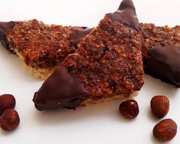 Knusprige Nussecken mit Schokolade