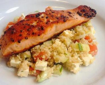 Grilllachs auf Gemüsecouscous.