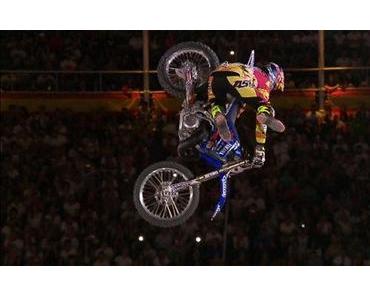 Weltpremiere: Tom Pages springt den ersten FMX Bikeflip in einem Wettbewerb