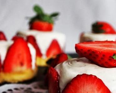 Topfenmoussetörtchen mit Erdbeeren, ein leichtes Dessert für den Valentinstag