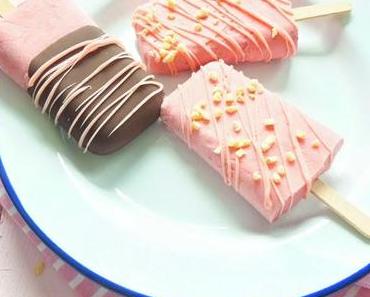 Erdbeer-Macadamia Nuss - Sahne Eis