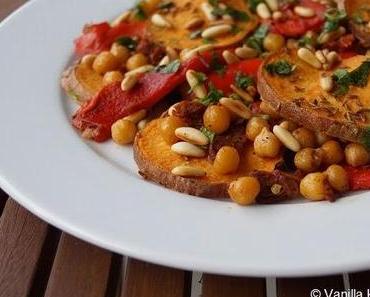 Salat mit Süßkartoffeln und Kichererbsen