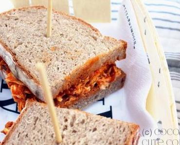 Pulled Chicken Sandwich an BBQ-Sauce - Picknick Themenwoche