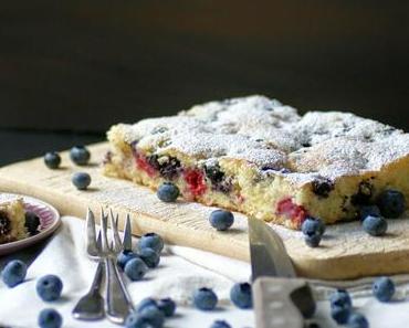 Sommerlicher Kokos-Limetten-Beerenkuchen... ein karibischer Genuss!