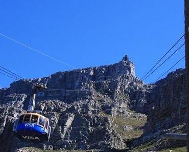 Grandiose Aussicht vom Tafelberg auf Kapstadt und Umgebung