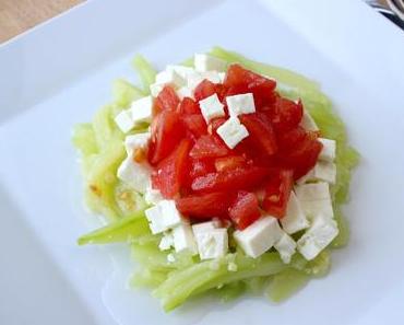 {Rezept} Zucchinispaghetti mit Fetakäse und Tomaten